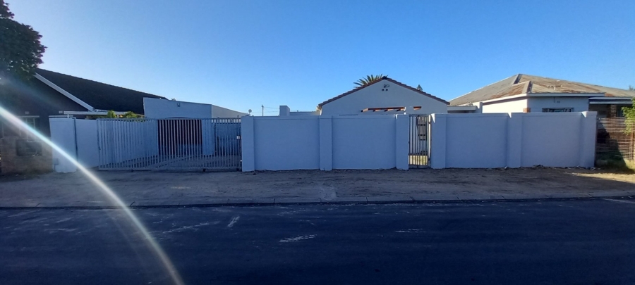 To Let 3 Bedroom Property for Rent in Elsies River Western Cape